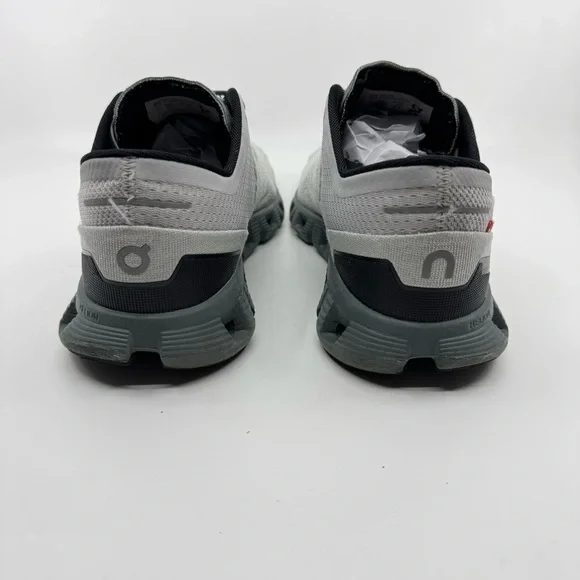 On Running Athletic Shoes in Gray and Dark Green Used - Picture 5 of 11